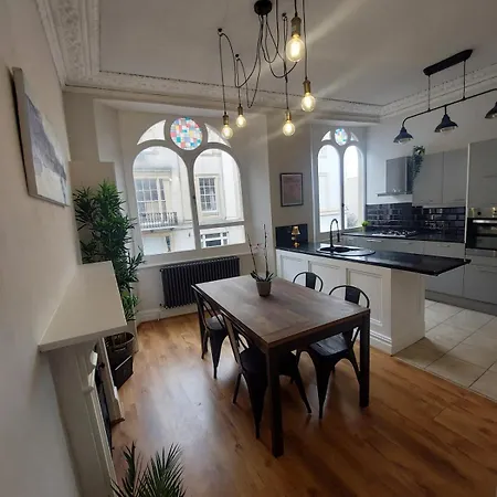 Luxury 2 Bedroom Clifton Duplex 布里斯托